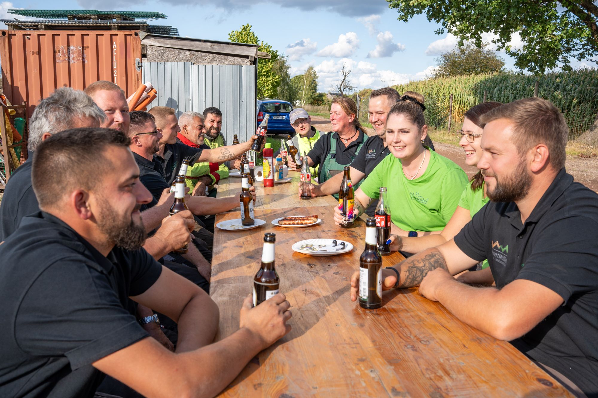 Feierabend im Team – mehrmals im Jahr gibt es Betriebsausflüge: Kart, Bowling, Lasertag, Brauereibesichtigung.