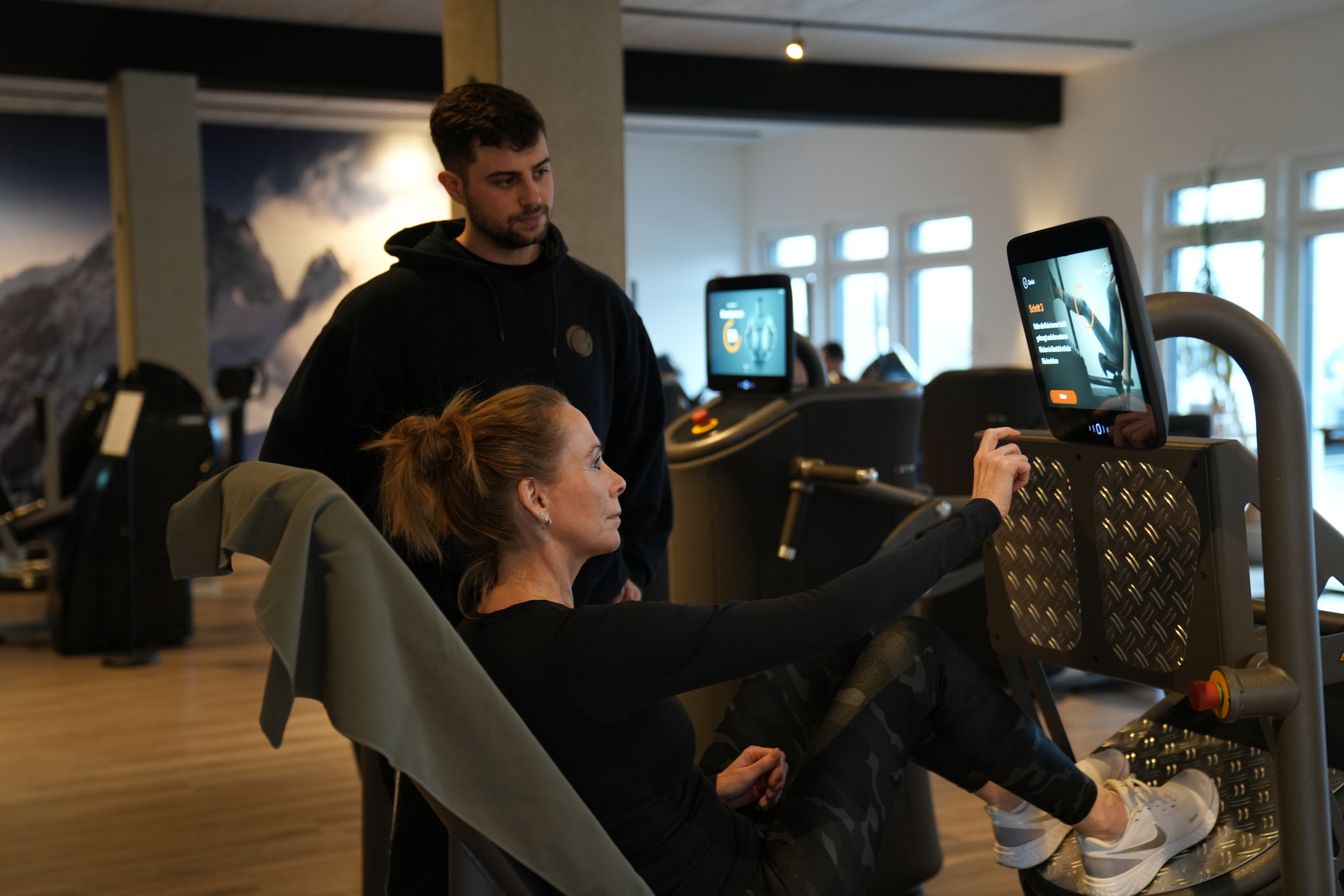 Blick in die helle Trainingsfläche im CURATI