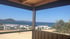 Blick von einer Holzveranda auf das Meer, Inseln.