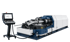 Industrielle Rohrbiegemaschine mit CNC-Steuerungsterminal und einem gebogenen Metallrohr vor schwarzem Hintergrund.