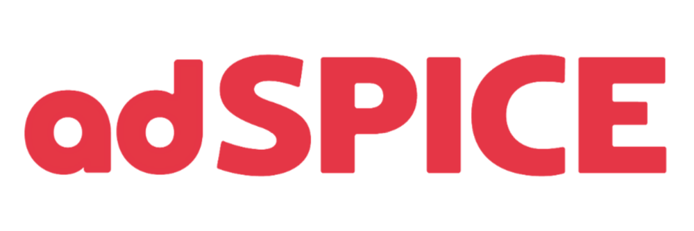 Roter "ad SPICE" Schriftzug auf dunkelgrünem Hintergrund.