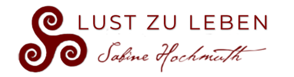 Weißes Pferdekopf-Logo mit Reiter und Text "Thorsten Panni" auf dunkelgrünem Hintergrund.