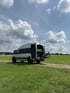 Mercedes Sprinter mit offener Heckgarage und Fahrradträger – Reisewagen mit großem Stauraum für Outdoor-Abenteuer