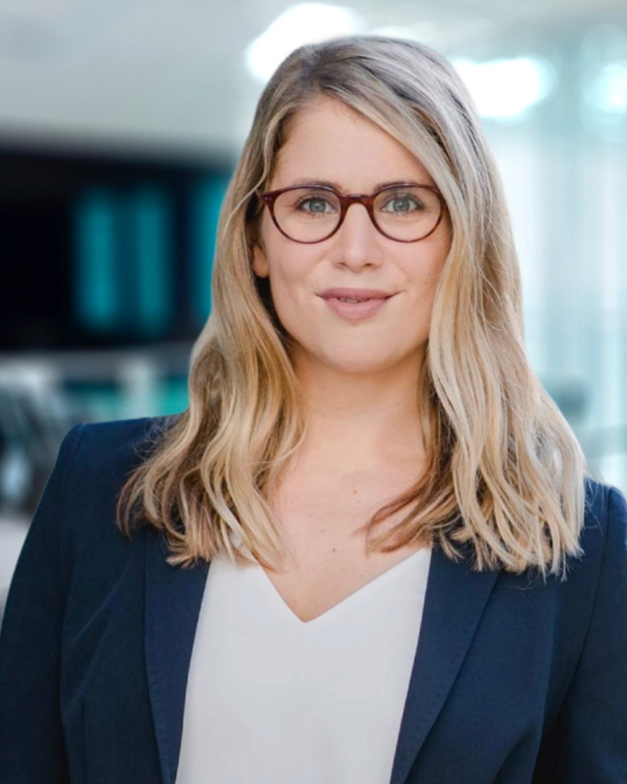 Janine Utsch, Trainerin für Rhetorik, Stimme und Präsenz bei NEOP, im Porträt