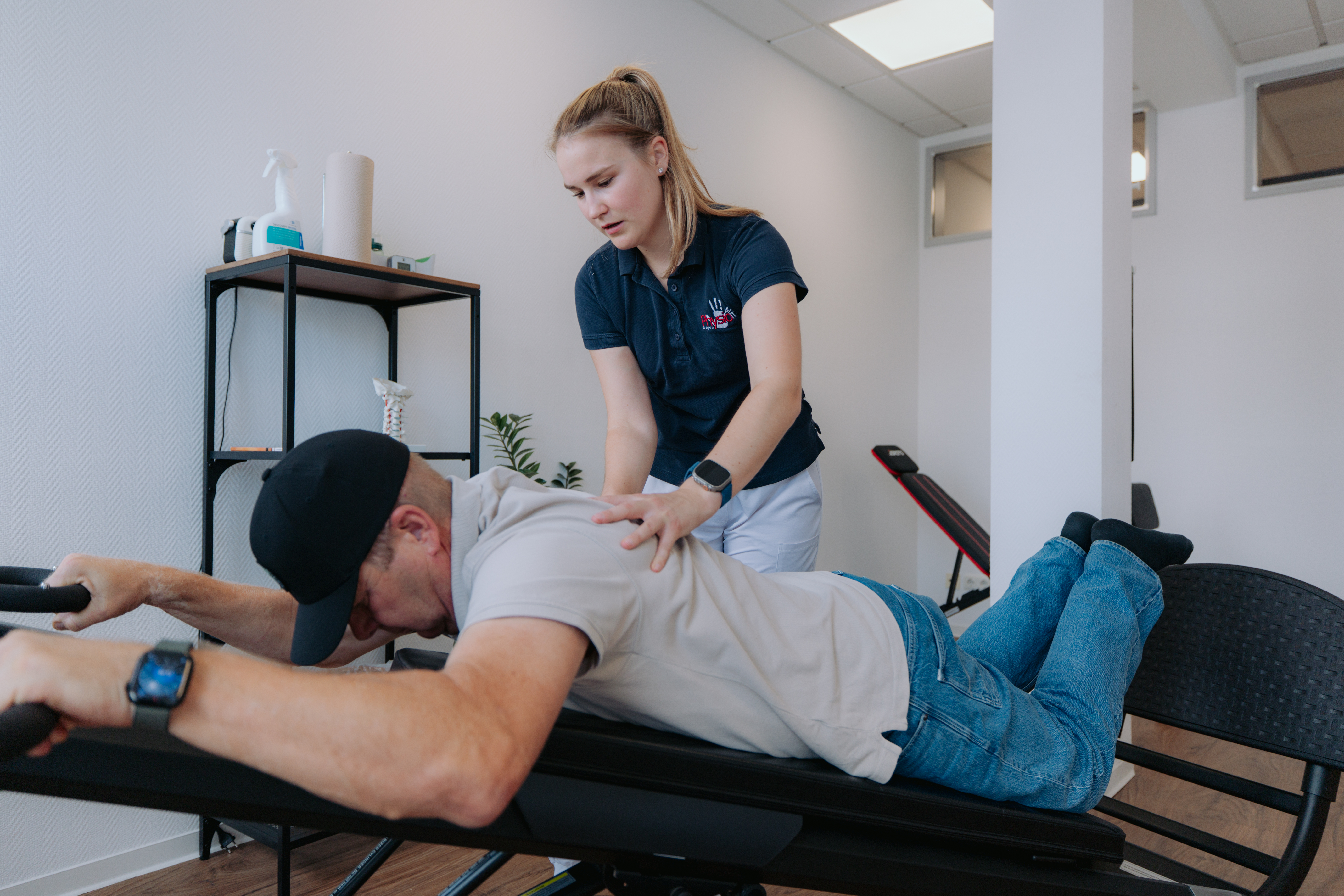 Mitarbeitende von Physiofit Siegen bei der Zusammenarbeit