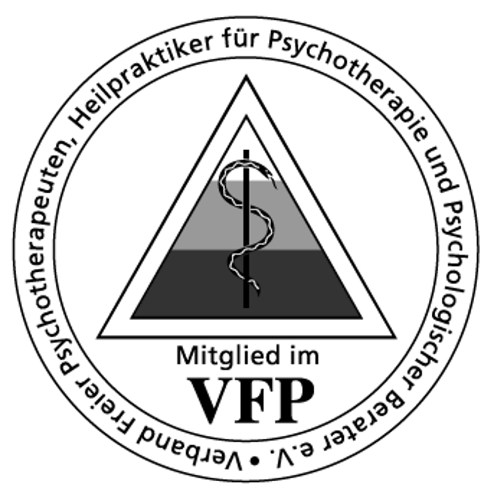 Logo des VFP-Verbands mit Äskulapstab in einem Dreieck und Text "Mitglied im VFP".