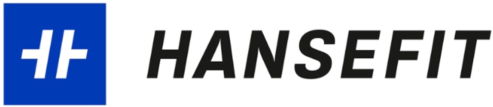 Blaues Quadrat mit weißem stilisiertem Doppelkreuz-Symbol und dem Schriftzug "HANSEFIT" in Schwarz.