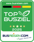 Grünes Siegel mit „TOP BUSZIEL 2025“, fünf goldenen Sternen, "www.busreisen.com" und "Green Travelling!" Text.