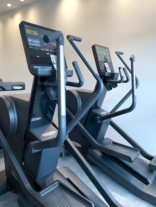 Cardiobereich mit modernen Geräten bei Balance Sports