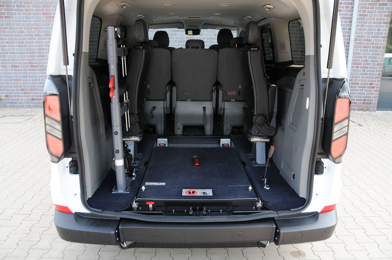 Ford Custom mit Heckausschnitt Plug-in Hybrid – Bild 5