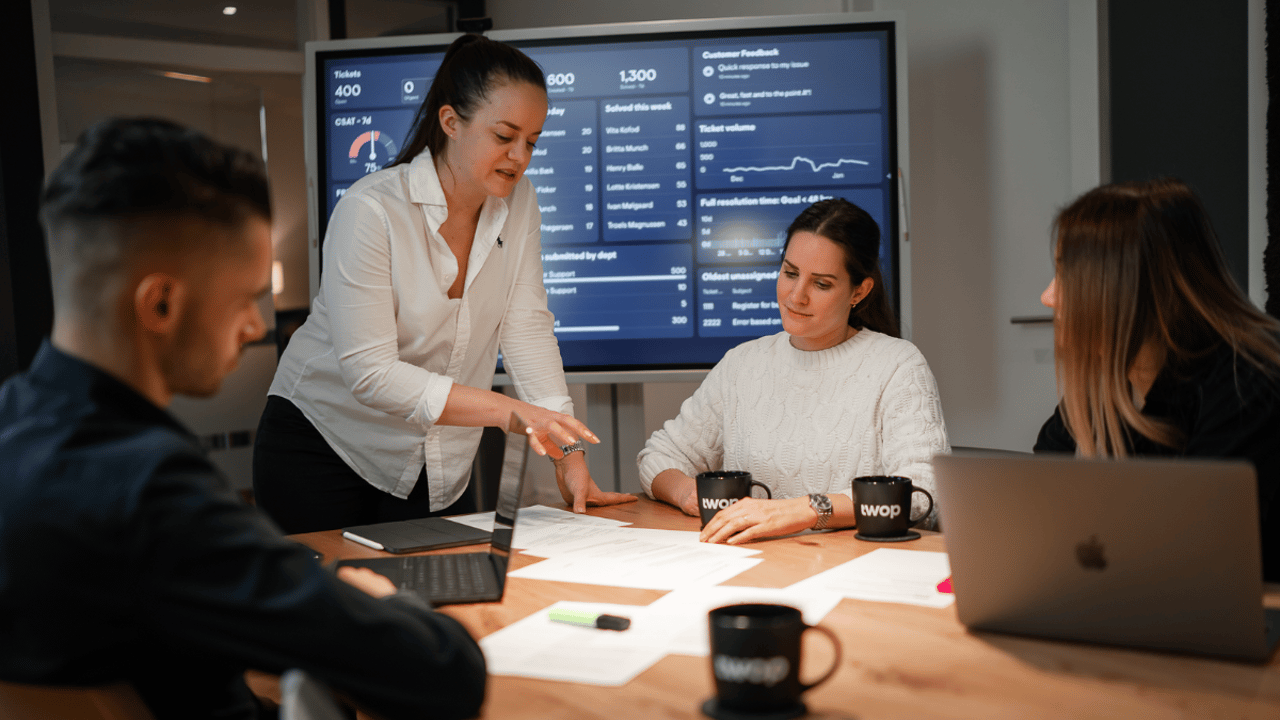 Das twop Team plant eine Social Recruiting Kampagne am Besprechungstisch