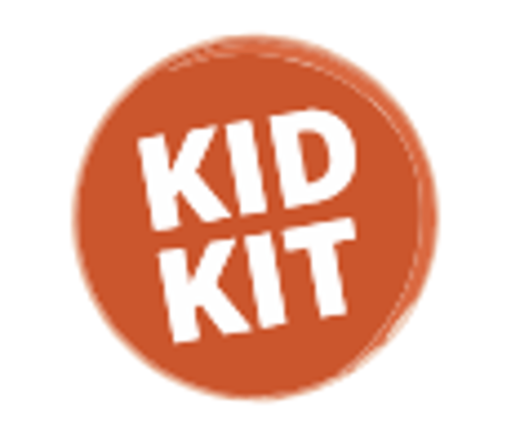 Runder oranger Button mit der weißen Aufschrift KID KIT in fettgedruckten Großbuchstaben.