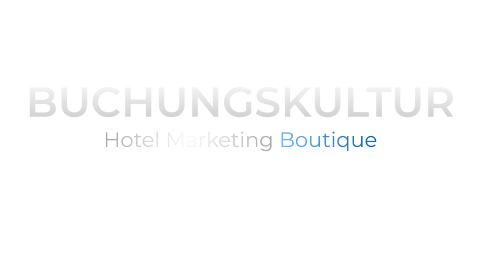 BUCHUNGSKULTUR Hotel Marketing Boutique Logo auf dunkelgrünem Hintergrund.