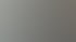 Zwei Männer in Hemden unterhalten sich in einem Büro; der linke Mann schaut den anderen an und gestikuliert.
