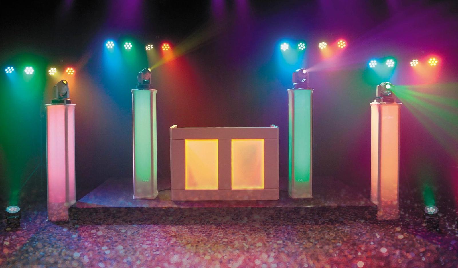 Opstelling Business Large: DJ-meubel met vier lichtzuilen