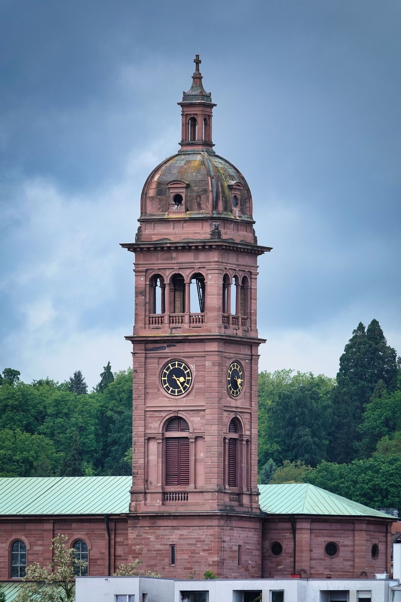 Google Ads Agentur Pforzheim – historischer Uhrturm in der Goldstadt