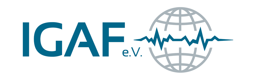 Logo: "IGAF e.V." in Blau mit einem Globus und einer blauen Wellenlinie, die ihn durchquert.