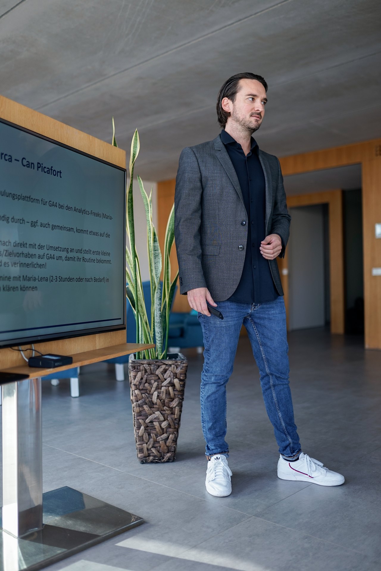 [ECHTES FOTO: Daniel bei der Bootsfahrschule Mallorca]