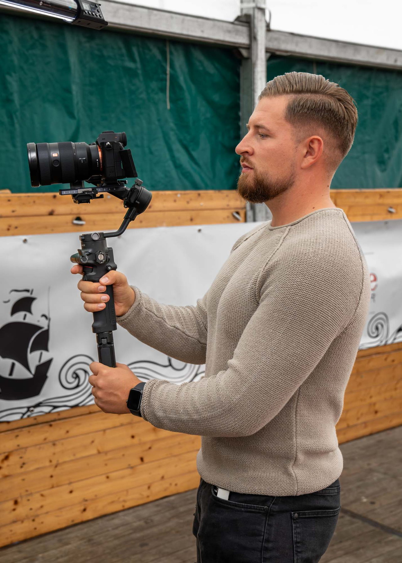 PRMEDIA Kameramann mit Gimbal beim Dreh