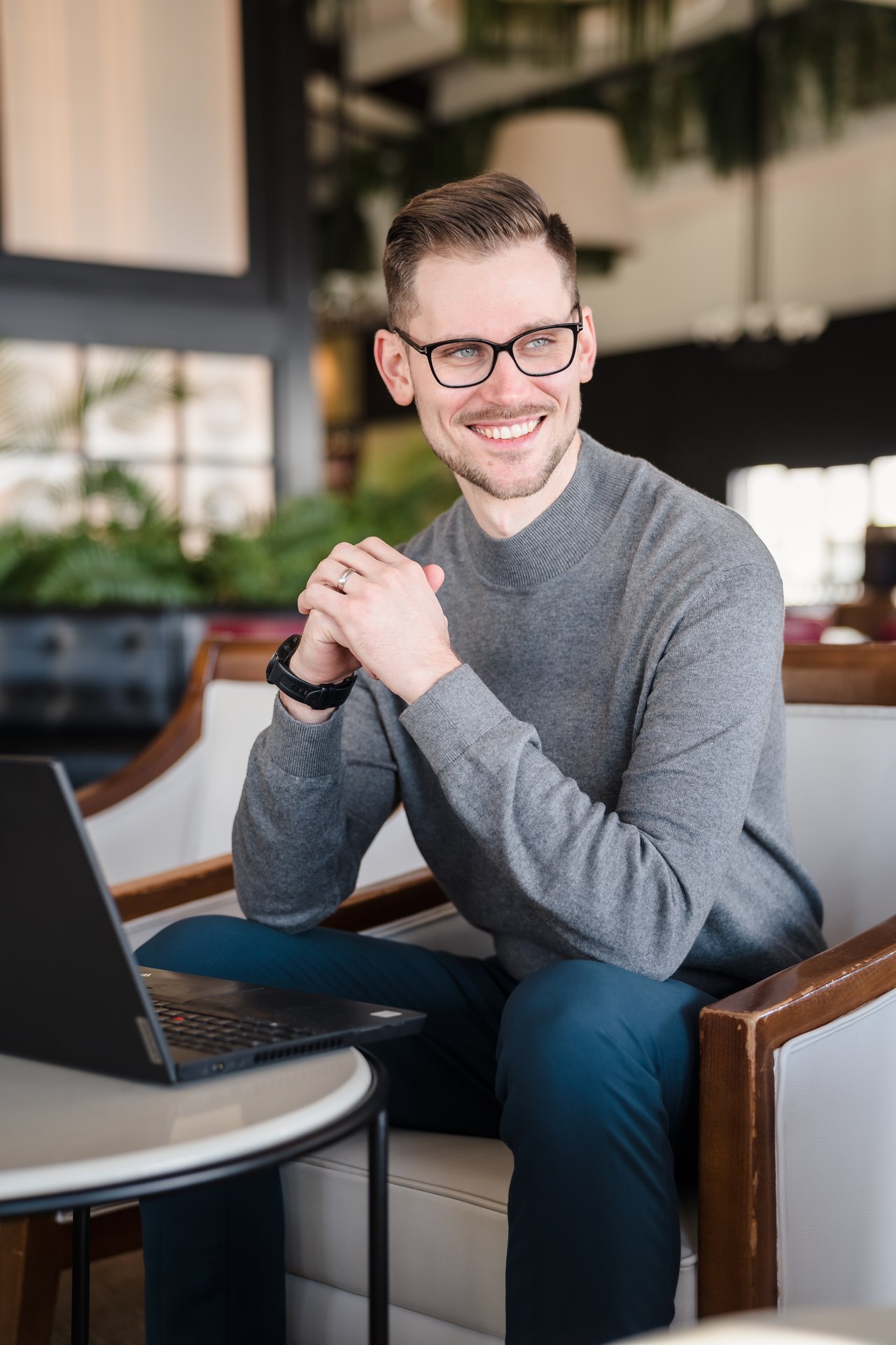 Tobias Schnitzler am Laptop