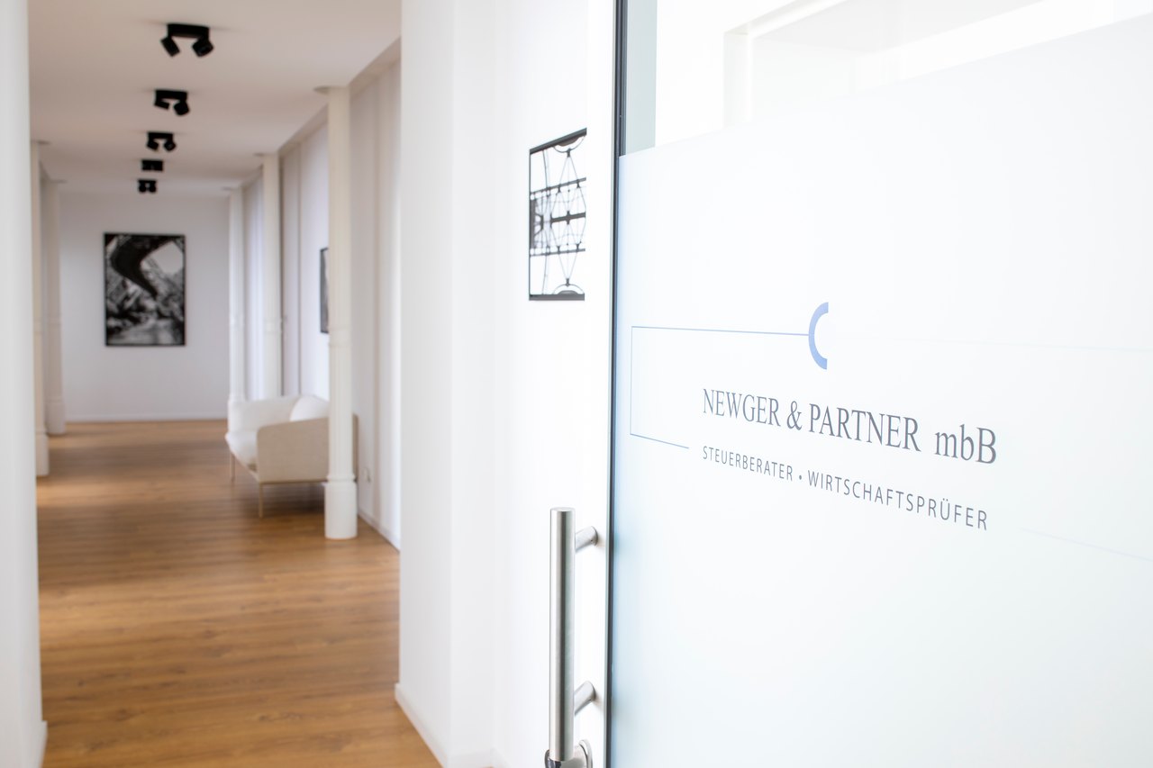 Eingang der Kanzlei Newger & Partner