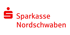 Sparkasse Nordschwaben Logo in Rot auf dunkelgrünem Hintergrund.