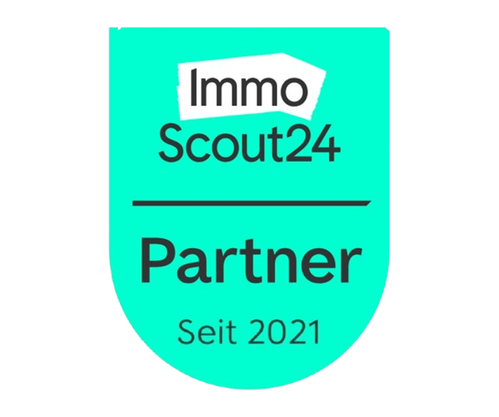 ImmoScout24 Partner Logo in Türkis mit weißer Schrift: "ImmoScout24 Partner Seit 2021"