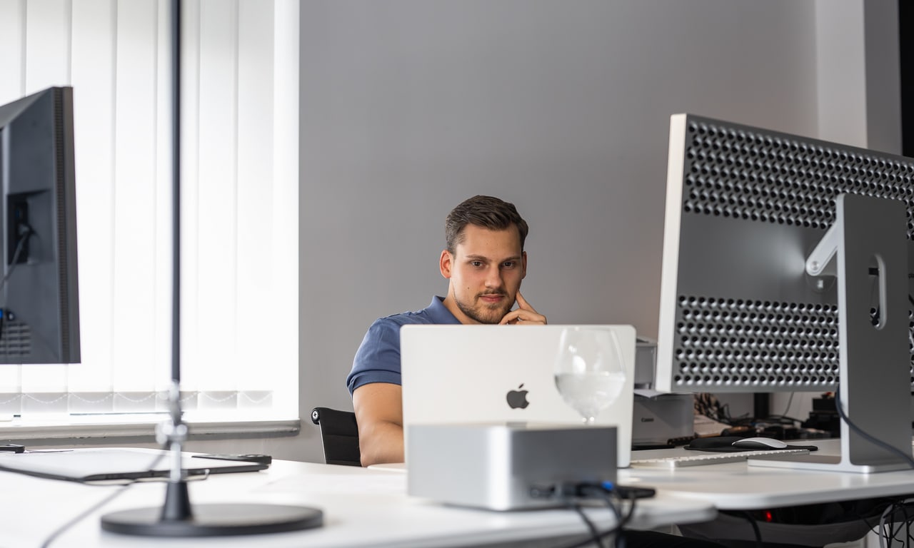 Julian Jäckel bei der Arbeit (Betreuung)