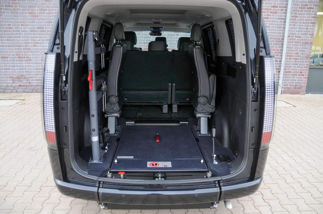 Hyundai STARIA mit Heckausschnitt – Bild 7