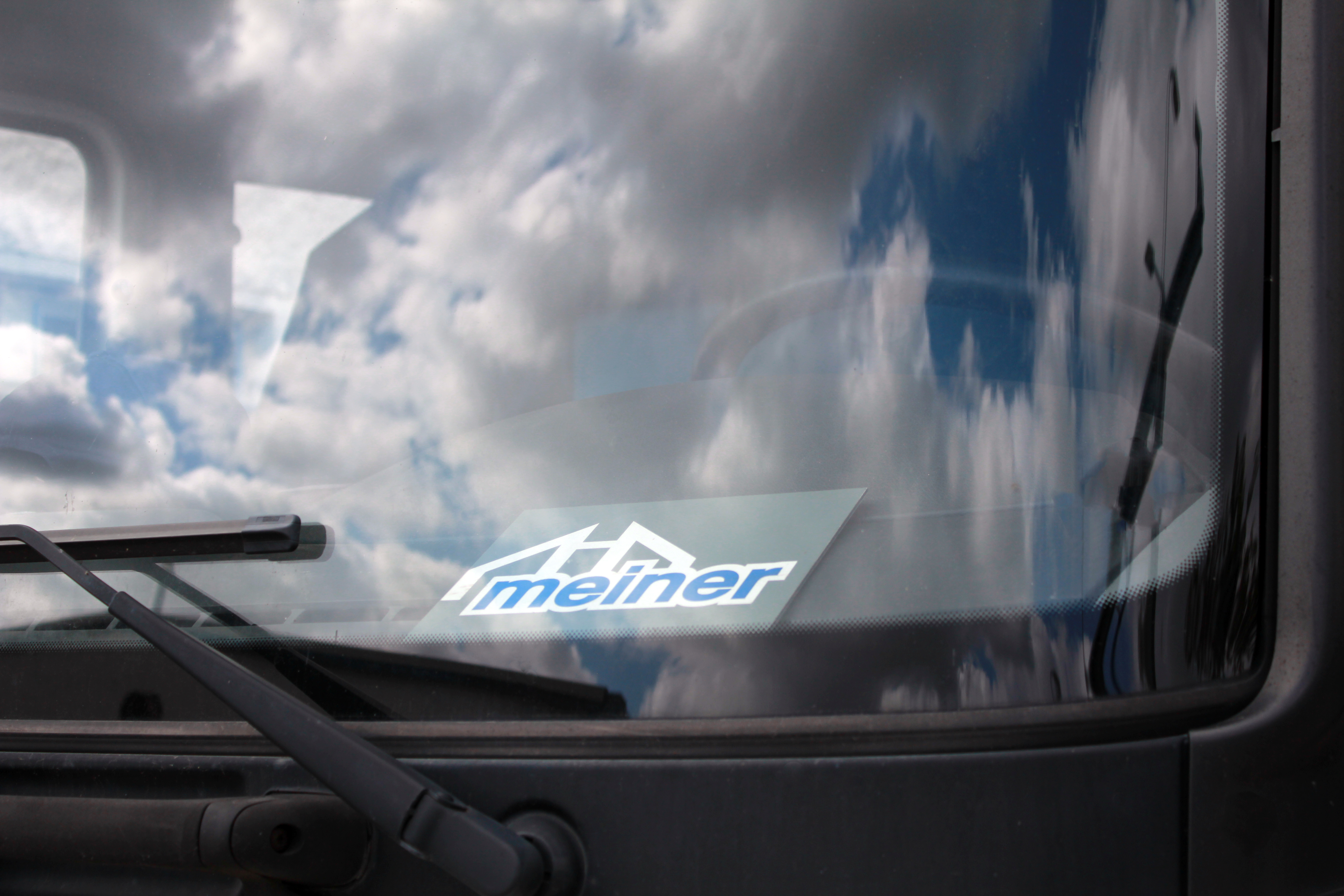 Schild im LKW