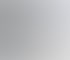 Zwei Personen in einem Zoom-Videomeeting auf einem Laptop-Bildschirm mit eingeblendetem Zoom-Logo.