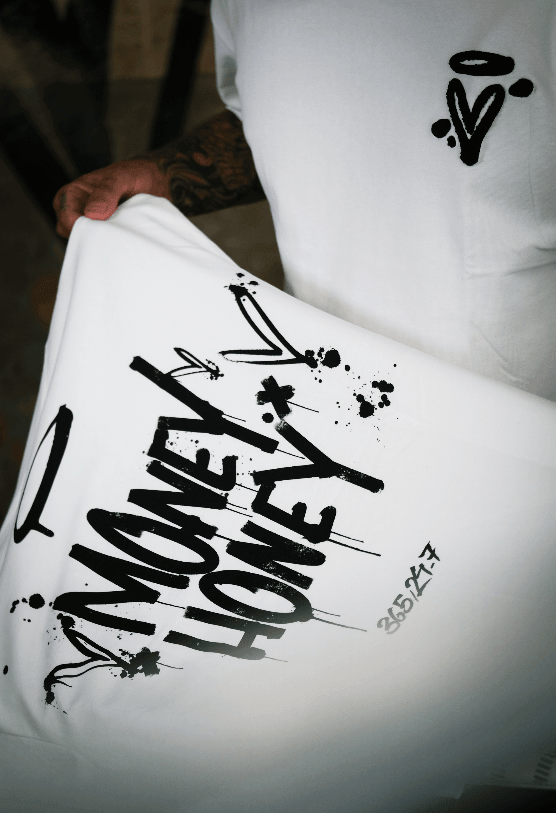 Backprint auf der Rückseite eines T-Shirts