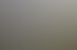 Drei lächelnde Männer posieren für ein Foto im Freien, während eine Person im Vordergrund sie mit einem Smartphone fotografiert.