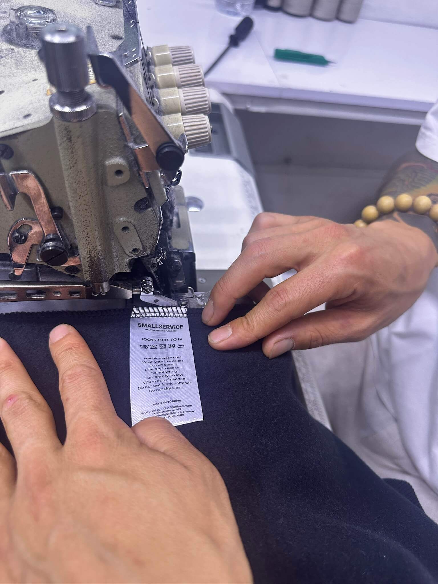 Label einnaehen fuer Corporate Wear