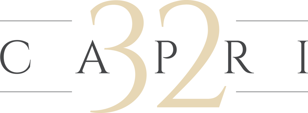 Der Text „CAP 32“ auf grünem Hintergrund.