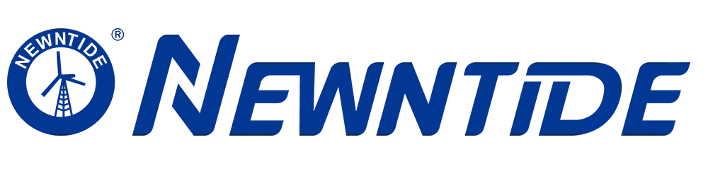 Weißes "HKM"-Logo in einem unvollständigen Kreis auf dunkelgrünem Hintergrund.