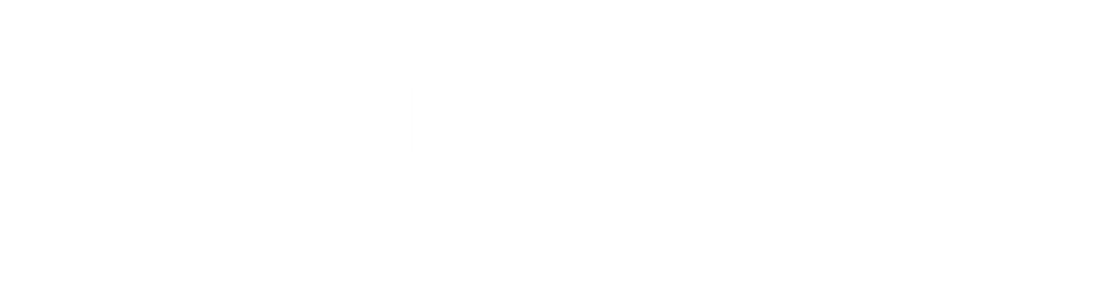 Logo mit weißem Text "YOUNG MEDIA" auf grünem Hintergrund, wobei das "O" in "YOUNG" ein Kamerablenden-Symbol ist.