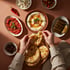 Türkische Meze mit Hummus, Ezme, Gemüse und frischem Brot in Hannover