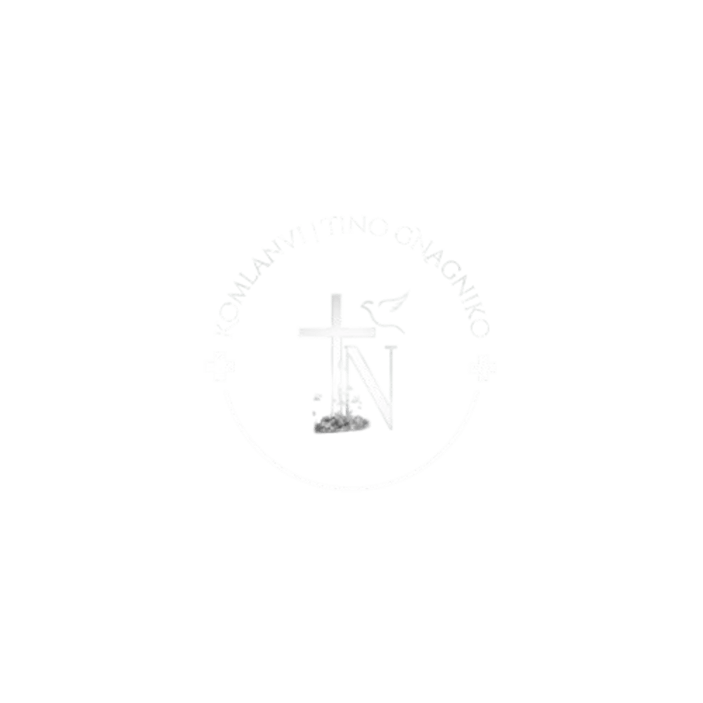 Schwarzes Logo mit Kreuz, Buchstabe "N", Taube, zwei Pluszeichen und Text "KOMLÁNVI | TIND GNAOKILO" auf grünem Hintergrund.