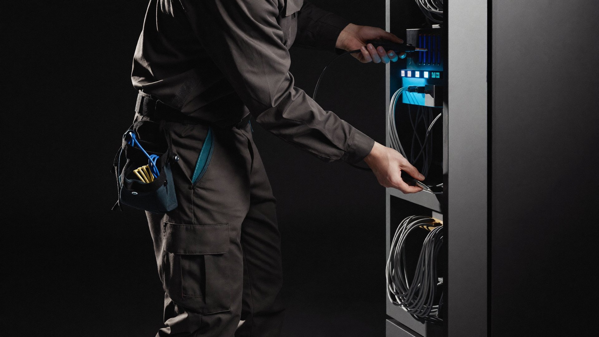 Moderner Schaltschrank – Hero-Entwurf für einen Elektro-Meisterbetrieb