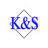Blauer Text „K & S“ in einem schwarzen Diamantrahmen.