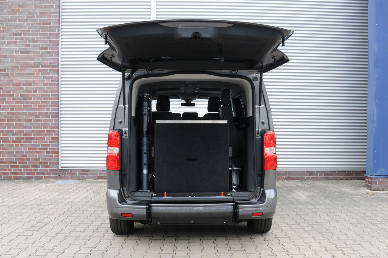 Toyota Proace mit Heckausschnitt – Bild 4