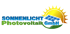 Logo der Sonnenlicht Photovoltaik GmbH mit einer Sonne, Solarmodulen und einem grünen Blatt auf schwarzem Hintergrund.