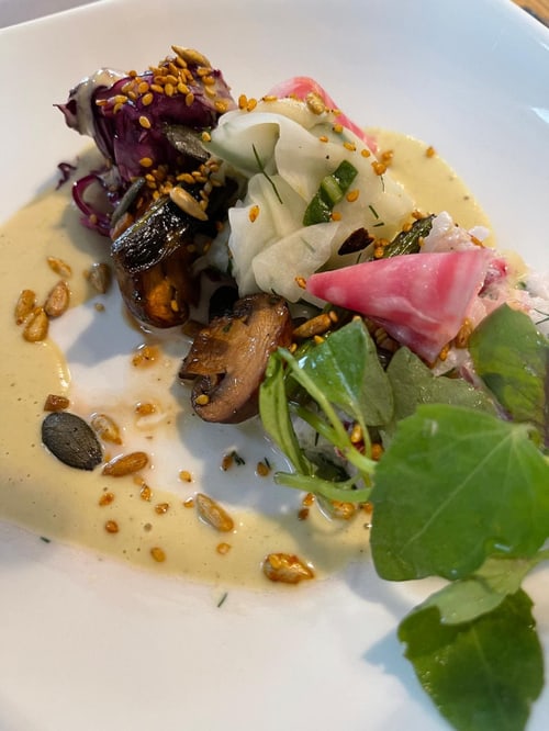 Rohkostsalat mit Kerndlzeugs — vegetarischer Gang von Uta kocht