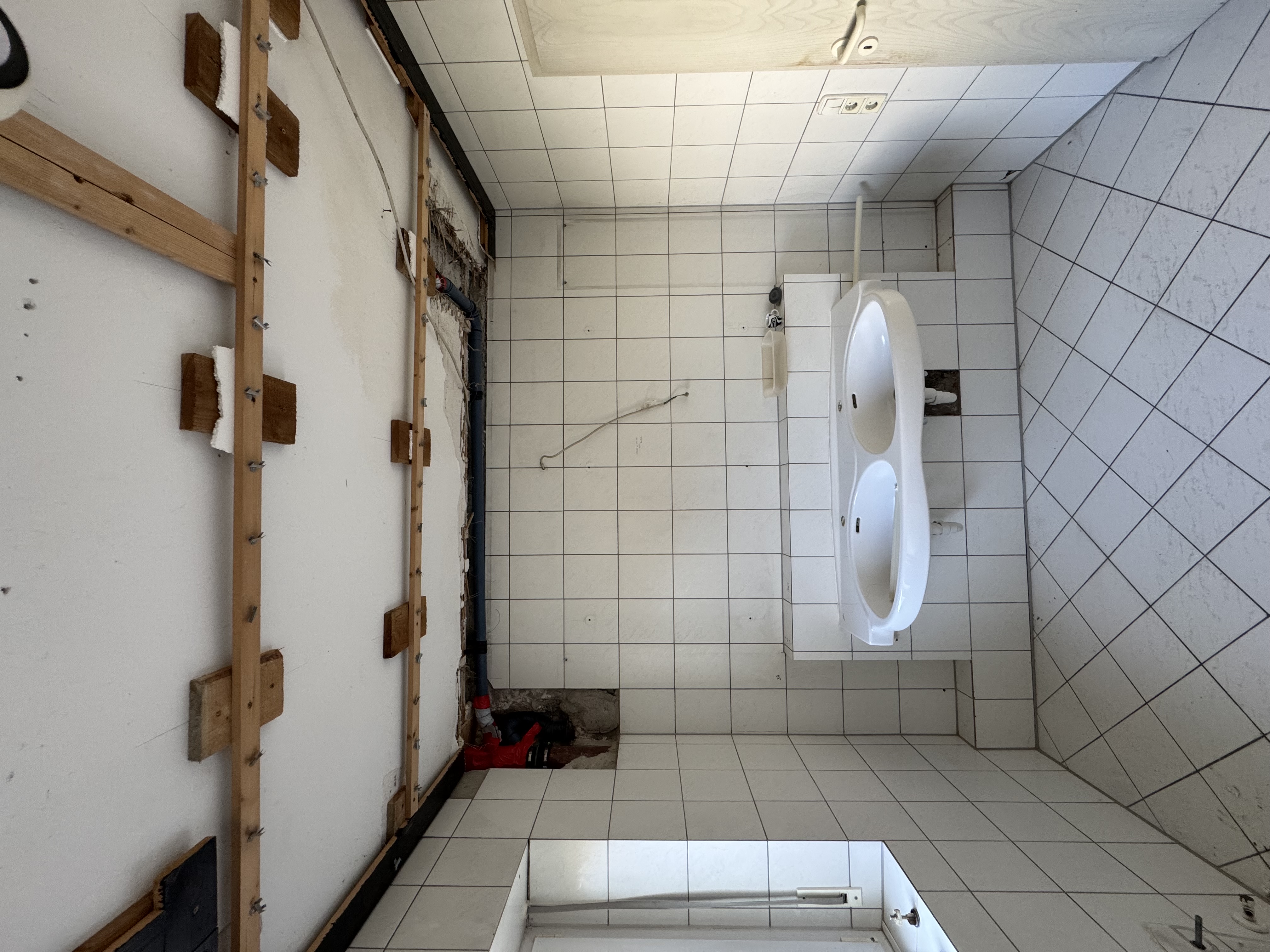 Badezimmer VORHER – Badsanierung durch LR Dienstleistungen
