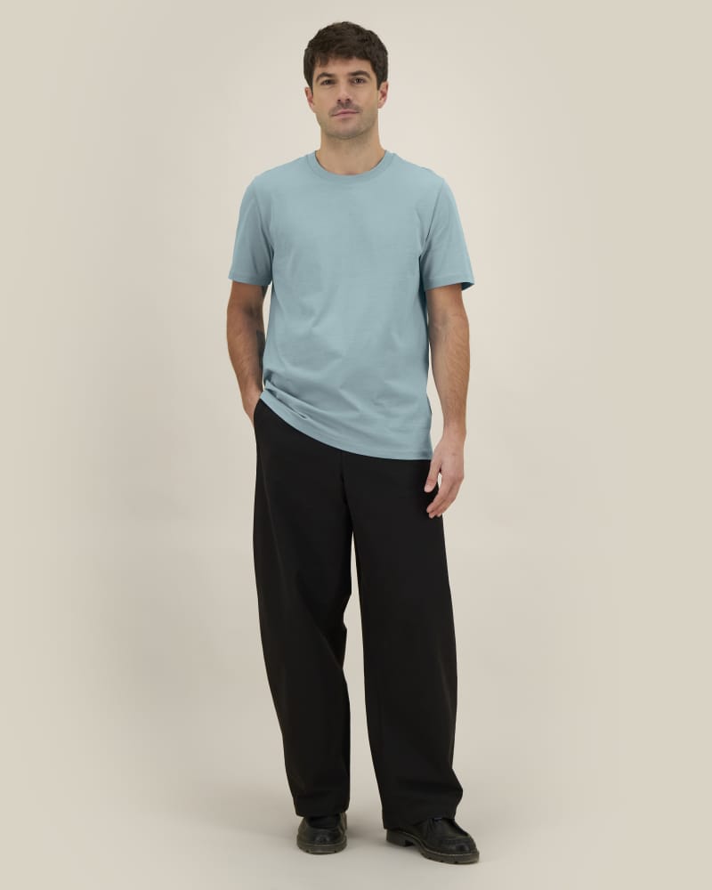 Original Herstellerfoto: anderes Model im Stanley/Stella Creator 2.0, Pebble Blue, unbedruckt