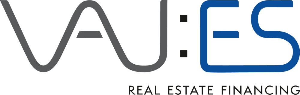 Logo der VAU:ES Real Estate Financing in Grau und Blau auf schwarzem Hintergrund.