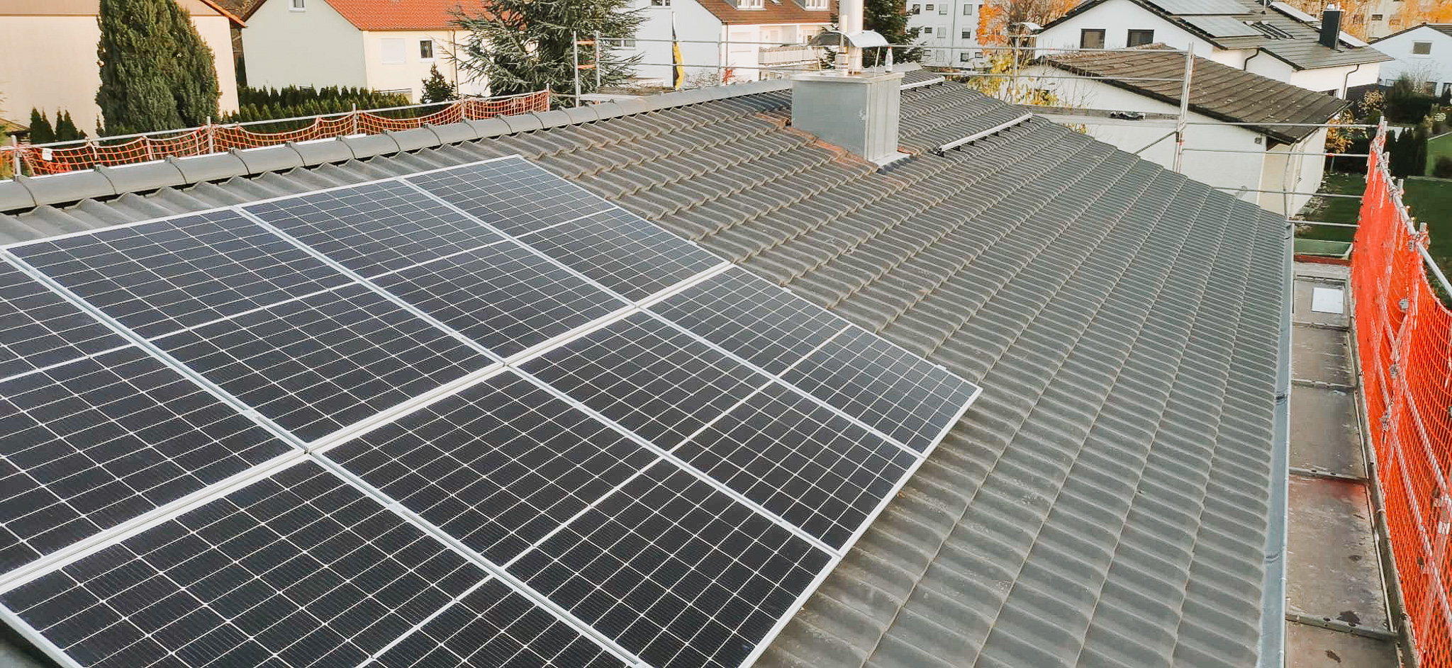 Dachsanierung Einfamilienhaus mit PV-Anlage