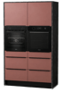 Moderner Küchenschrank in Altrosa mit zwei eingebauten schwarzen Backöfen und dunklem Korpus in Steinoptik.