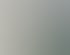Zwei Männer im Anzug lächeln und zeigen aufeinander, eine Pflanze ist im Hintergrund.